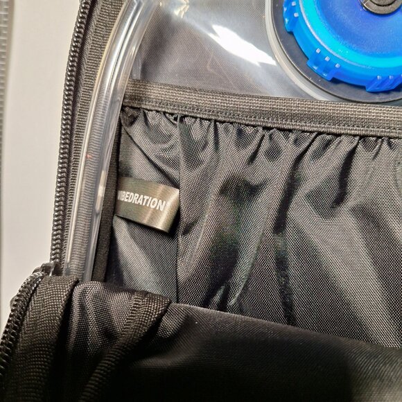 Vibedration Hydration Backpack with bladder - swirls - Used - Picture 9 of 12